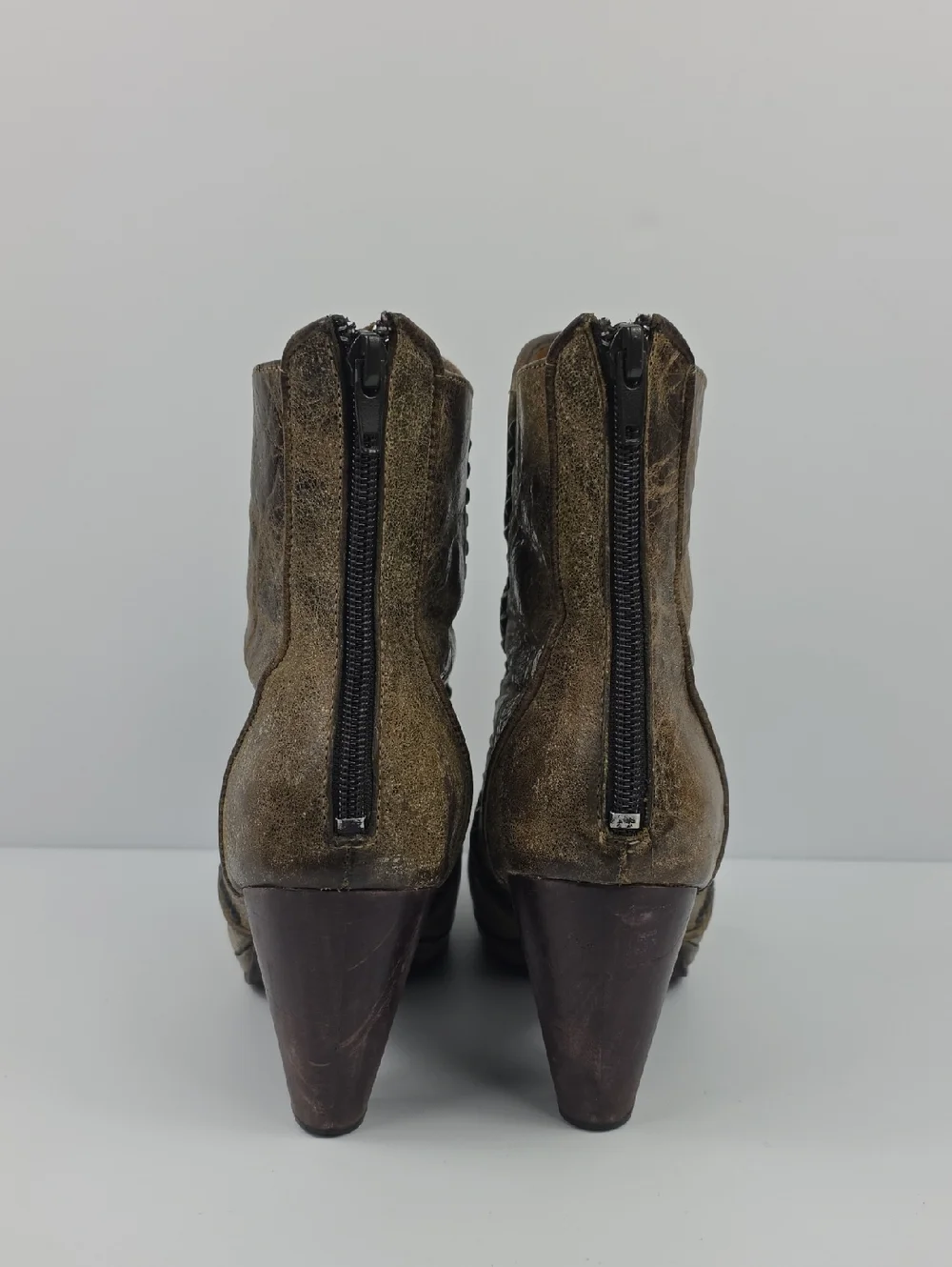 Calleen Cordero distressed Brown Studded Leather Women's‎ Ankle Boots Size 8.5